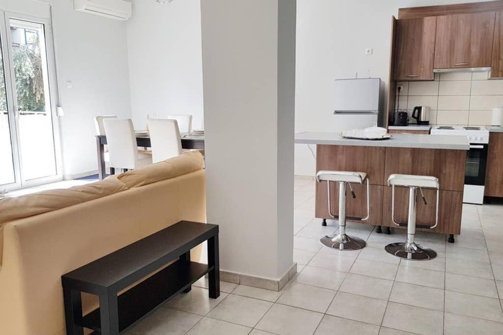 A Great Stay At A Comfortable Large Apartment Athens Exterior photo